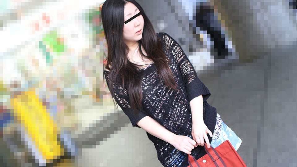 10musume-082223_01-FHD 天然爆乳偷窃素人女孩被抓，扒光全裸审讯诱惑！ ~ 及川ハルナ 海报