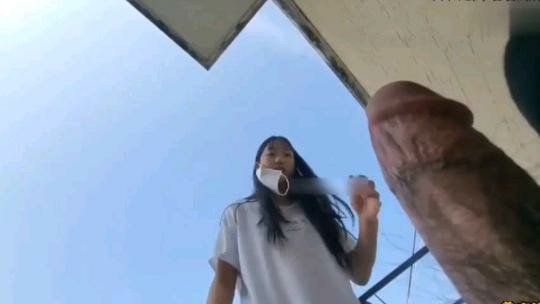 轰动全网的韩国老师掏出鸡巴让高中学生口交 海报