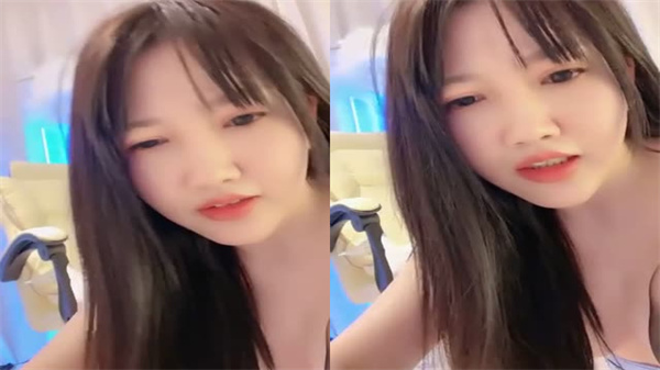 黑丝巨乳肥臀骚货淫语挑逗！近距拍摄掰开无毛粉嫩小穴，假阳具狂插高潮喷水 海报