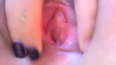 美女主播深度探索私处奥秘！喘息声清晰撩人，手把手教学让你血脉贲张！ 海报