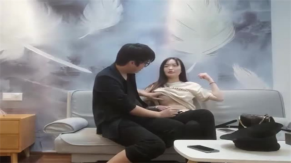 【极品纹身妹】外围兼职学生妹上门服务 特殊部位纹身超刺激啪啪 海报