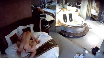 搞笑淫荡眼镜妹被连干两炮，清晰对白骚叫声不断！ 海报