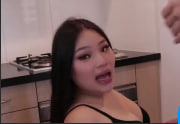 丰满小骚货厨房做饭到一半，忍不住被操得高潮迭起 海报