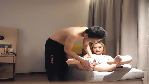 步宾寻花私约高颜值瑜伽教练，宾馆激情抽插淫水四溅！ 海报