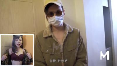 清纯妹妹玩情趣换装游戏玩过火，被扒光后入狠操到高潮喷水！ 海报