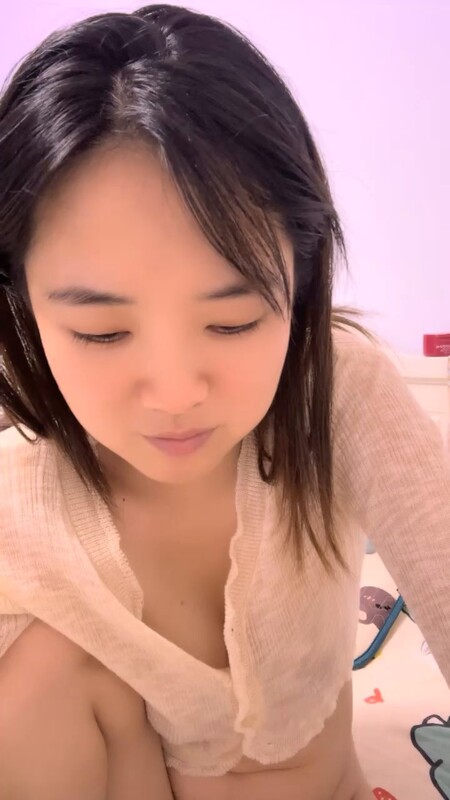 安徽良家小少妇海棠月色：又纯又欲大奶子，黑丝家中自拍性爱实录，骚浪刺激！ 海报