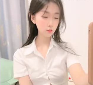 极品尤物颜值女神衬衣短裙很燥热收费房道具自慰手指扣入到底假屌骑乘位大白美臀套弄 海报