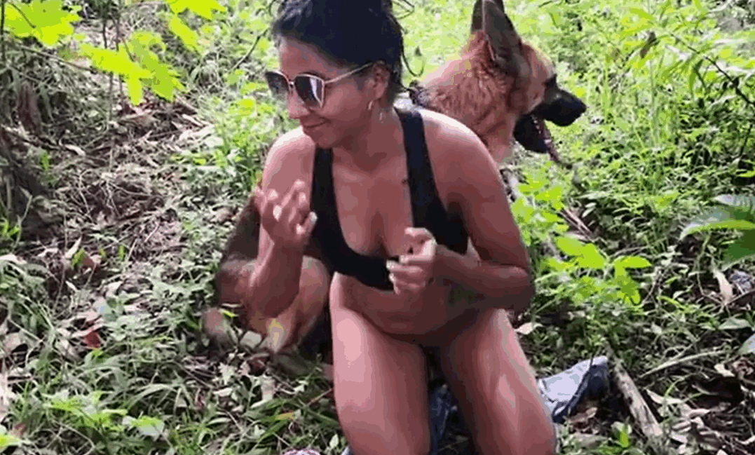 拉丁女士在热门视频中展示硬核性爱技巧 海报