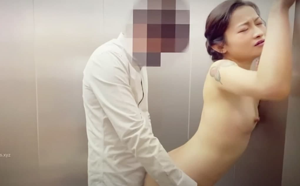 “客人，请上我”电梯小姐的至尊服务的! 海报