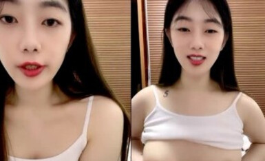 七彩主播：清纯幼校老师课间大奶诱惑！回家后粉嫩淫屄大开判若两人！ 海报