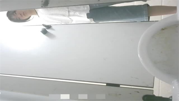 厕所偷拍新流出全景第三弹，偷窥视角刺激无限！ 海报