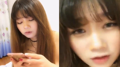 浴室萌妹全裸湿身诱惑 大胆露出粉嫩蜜穴惹人怜 海报