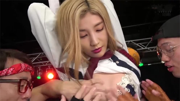 李一桐激饰电影院性感女保安！难忘与游客的销魂激情夜 海报