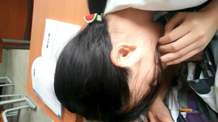 网爆江西职业技术学院学生嫩妹 你们两个胆大妄为哦 教室露出口交 叫你读书学口语 你倒是学得一口好交 海报