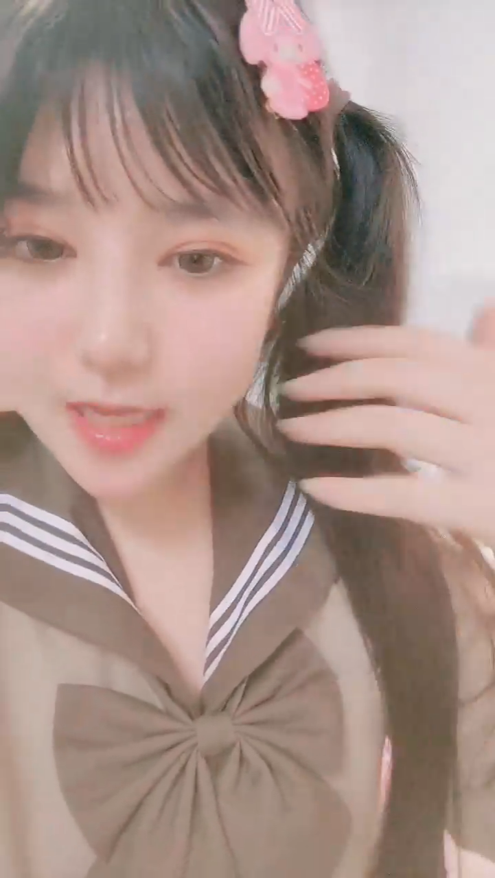 JK装年双马尾萌妹撩起裙子脱下内裤这屁股太诱人了逼逼粉嫩粉嫩近距离特写掰开洞洞给你看. 海报