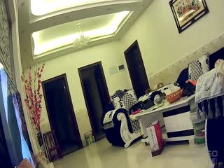 【偷拍】360监拍中年夫妻沙发扒下老婆的内裤爱爱 海报