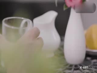 金发少妇性瘾来了约两猛男玩3P 海报