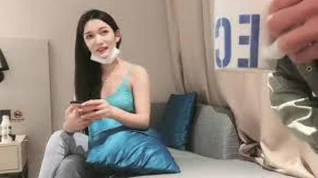 高颜小姐姐骚一点第一次这么亮做爱骚不起来嗯嗯轻一点身材苗条大长腿被小哥在床上多姿势猛怼 海报