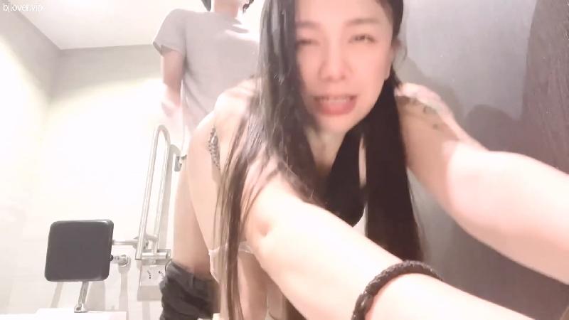 【采精御姐】台湾极品风韵爆乳尤物「嫚嫚」勾搭路人到公厕野战 马桶女上位榨精 工具人释放肉慾 海报